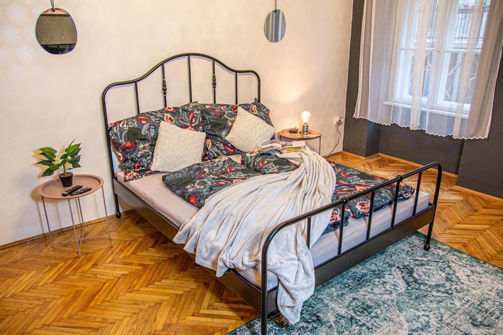 Mops Bob Budapest